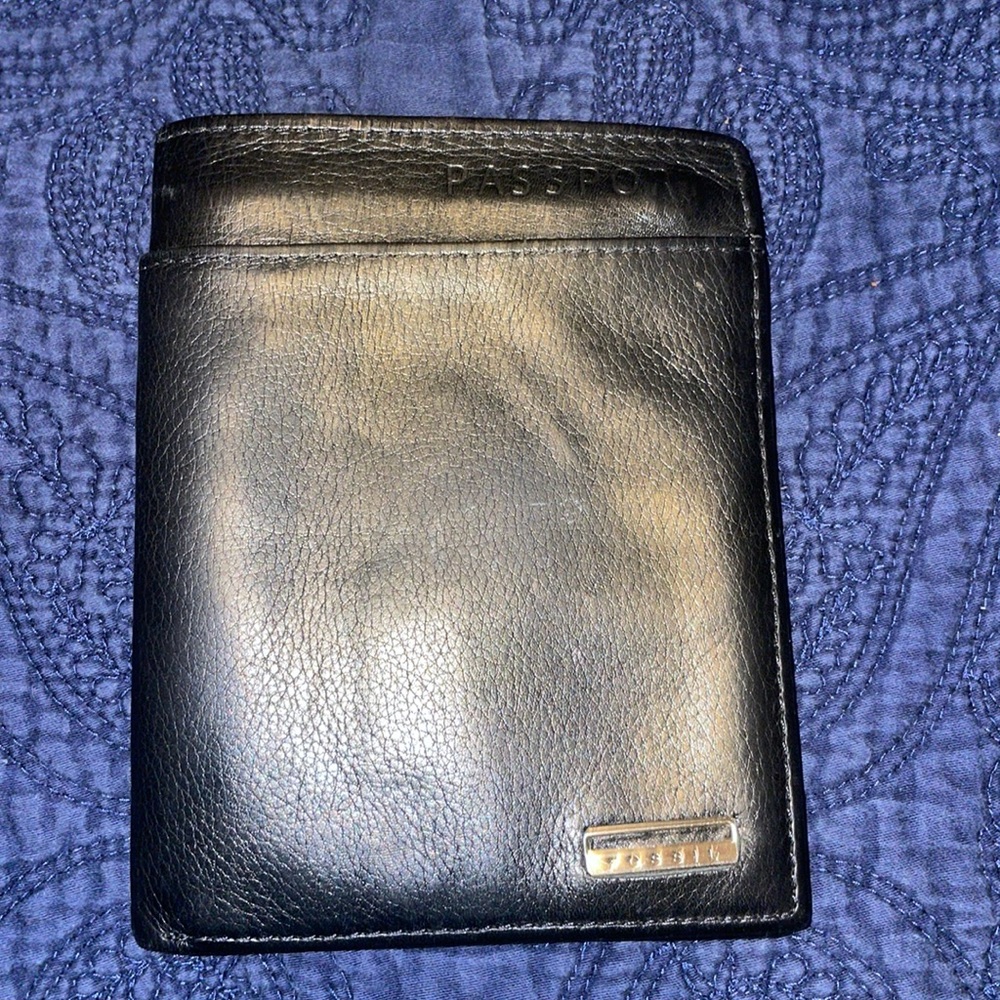 Fossil passport wallet